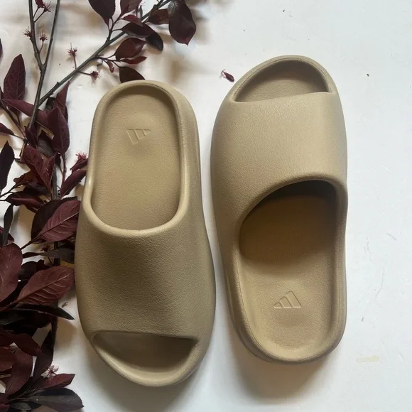 Yeezy Tan Slippers Minimalist Design Molded Footbed - Picture 1 of 5